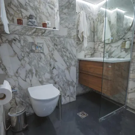 D-suites - Executive Sea View Apartment, Centre * Soluň