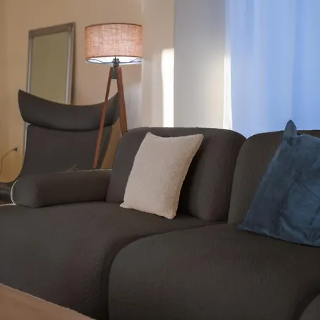 D-suites - Executive Sea View Apartment, Centre *