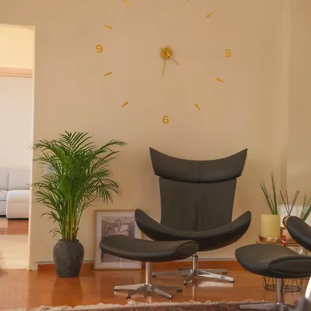 D-suites - Executive Sea View Apartment, Centre Soluň