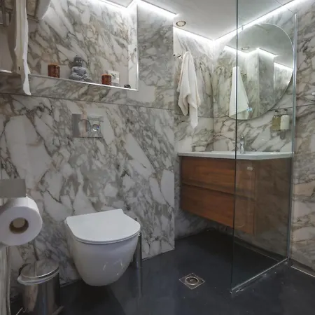 D-suites - Executive Sea View Apartment, Centre Saloniki
