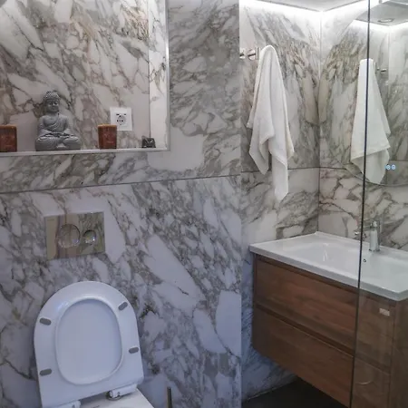D-suites - Executive Sea View Apartment, Centre Apartman